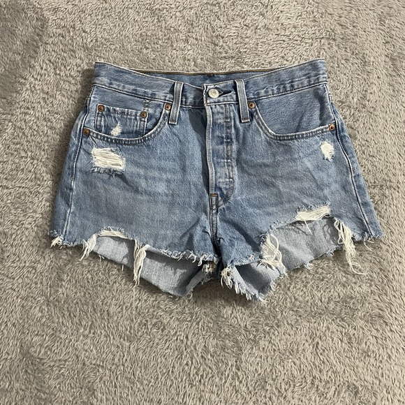 Levi's 501 Shorts Womens Size 27 Cut Off Button Fly Distressed Light Wash Denim - Picture 1 of 9